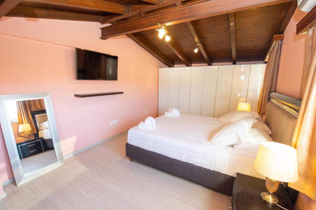 Venetian Apartments, 650M From Corfu Port Buitenkant foto